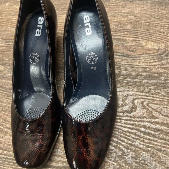 Ara Brown 9.5 NWOT “Luftpolster” Patent Leather Heels printed design underneath - Picture 12 of 16